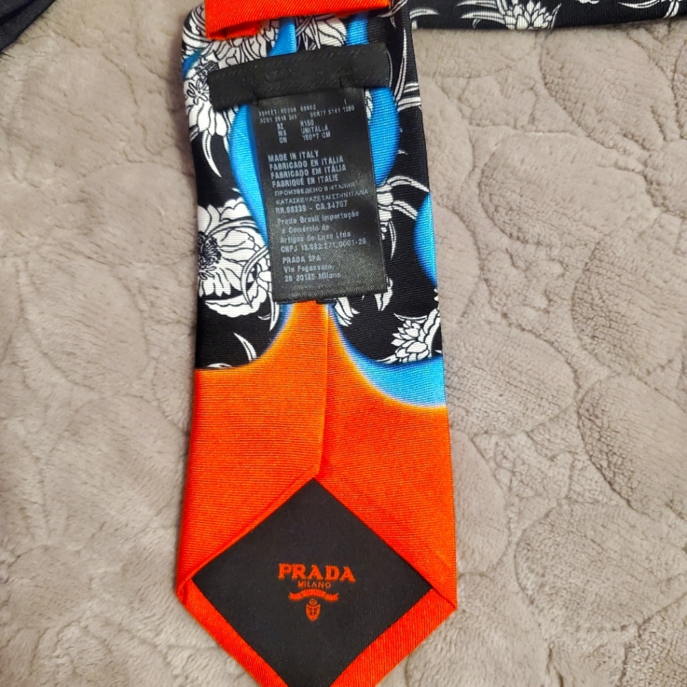 Man's tie